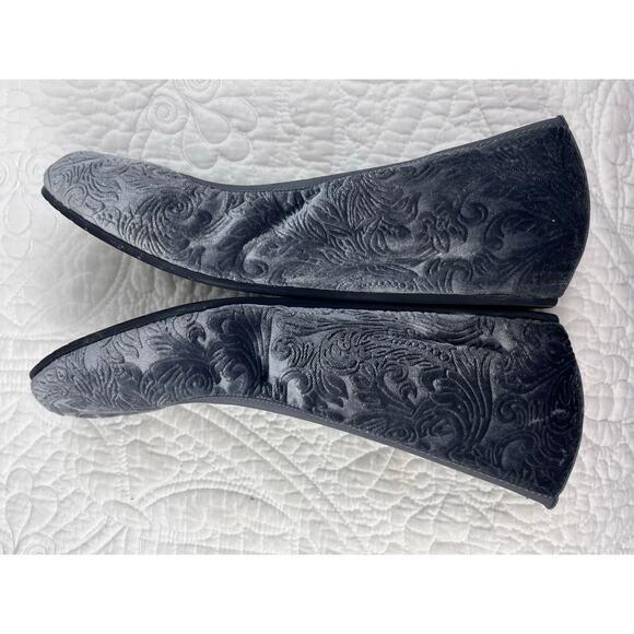 Vaneli Women's Size 7M Women's Gray Floral Textured Slip On Flat Casual Shoes - Picture 11 of 11